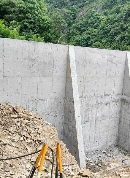 济宁中区重力式挡土墙